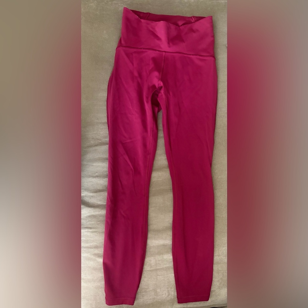 Lululemon High-Waist Berry Leggings excellent condition, the bottom leg in mesh